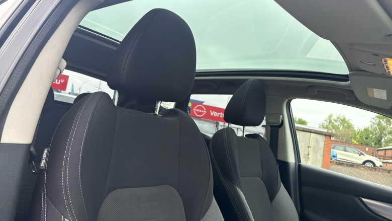 Nissan Qashqai 1.2 DiG-T N-Connecta 5dr Petrol Hatchback